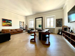 gallery flat near the Colosseum and Domus Aurea